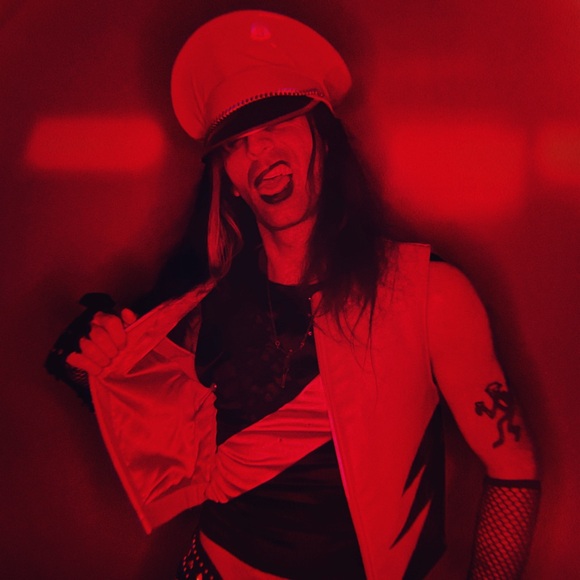 Meet your Posher, Stephen - Picture 4 of 4